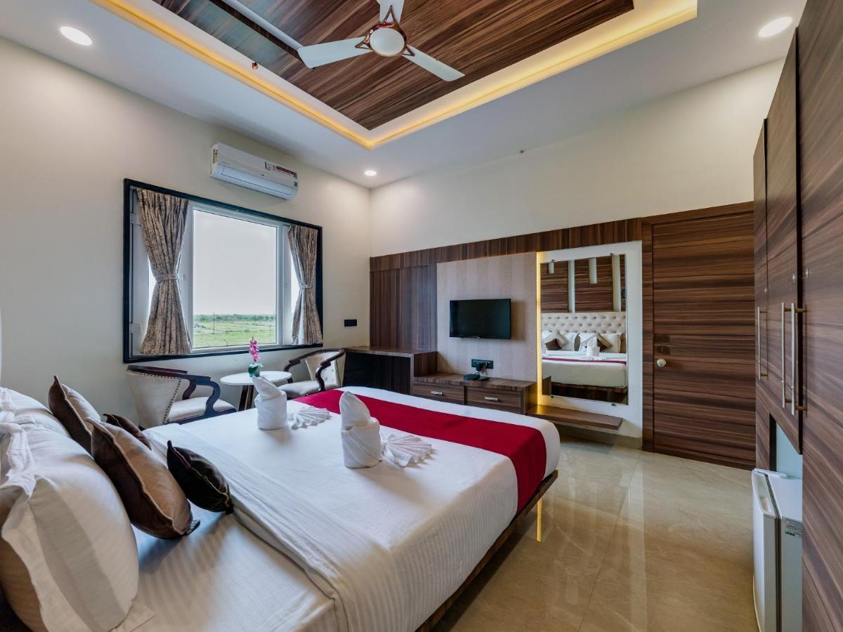 Hotel Chandradeep Regency Dhule Exterior photo