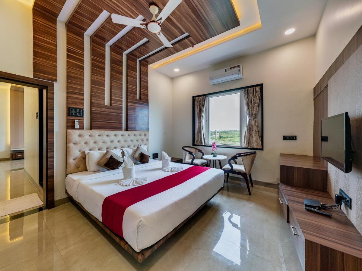 Hotel Chandradeep Regency Dhule Exterior photo