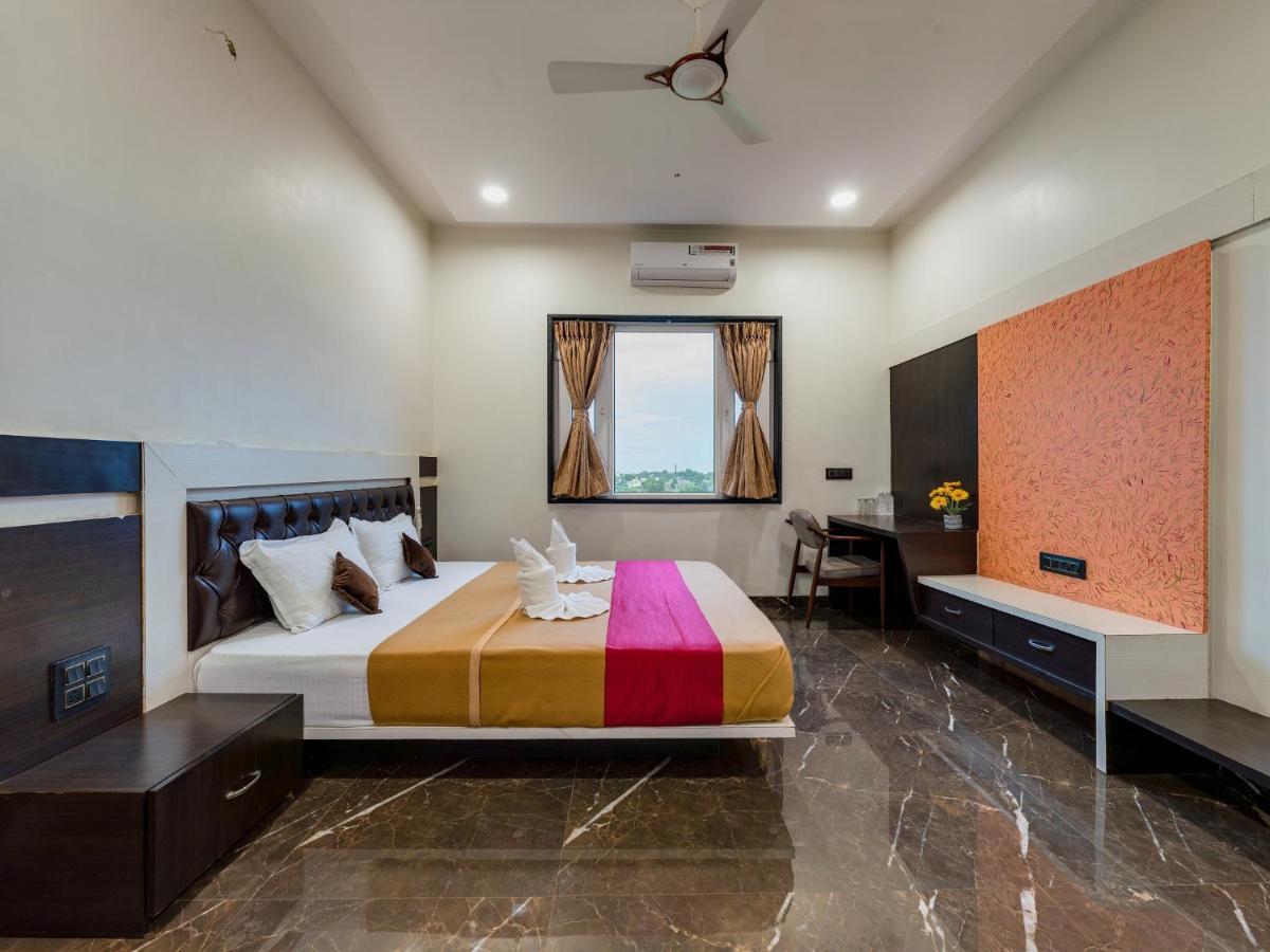 Hotel Chandradeep Regency Dhule Exterior photo