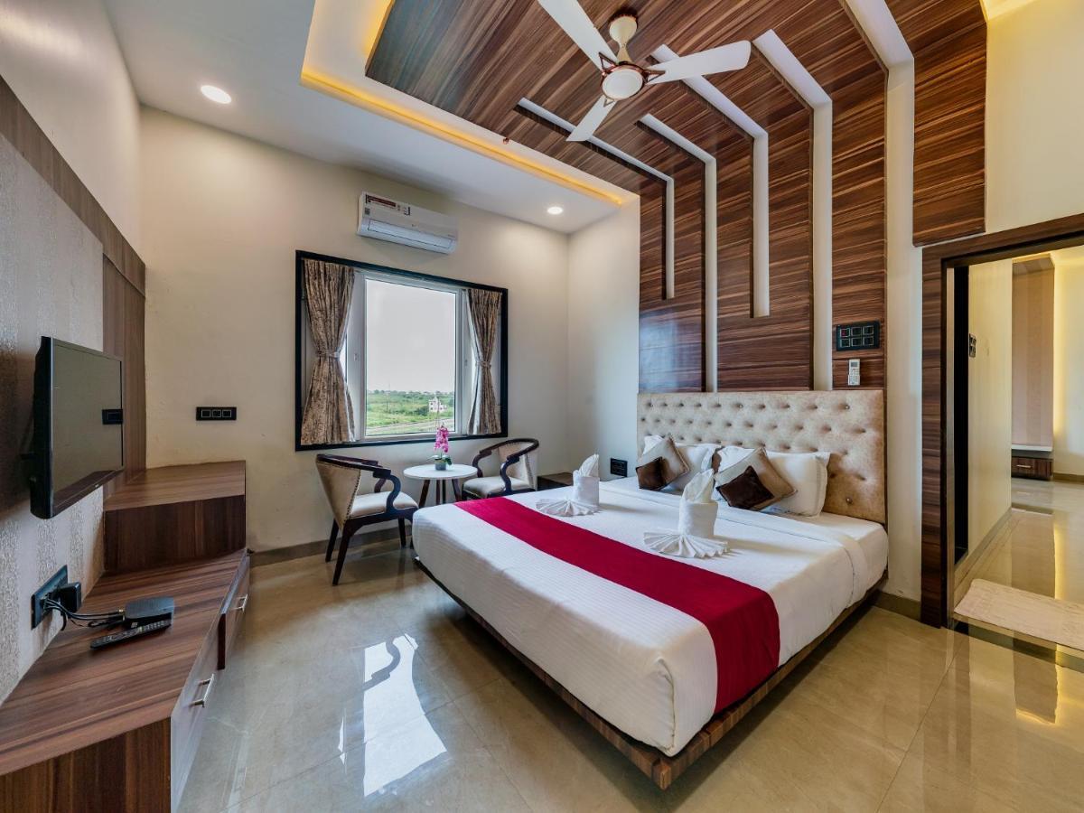 Hotel Chandradeep Regency Dhule Exterior photo